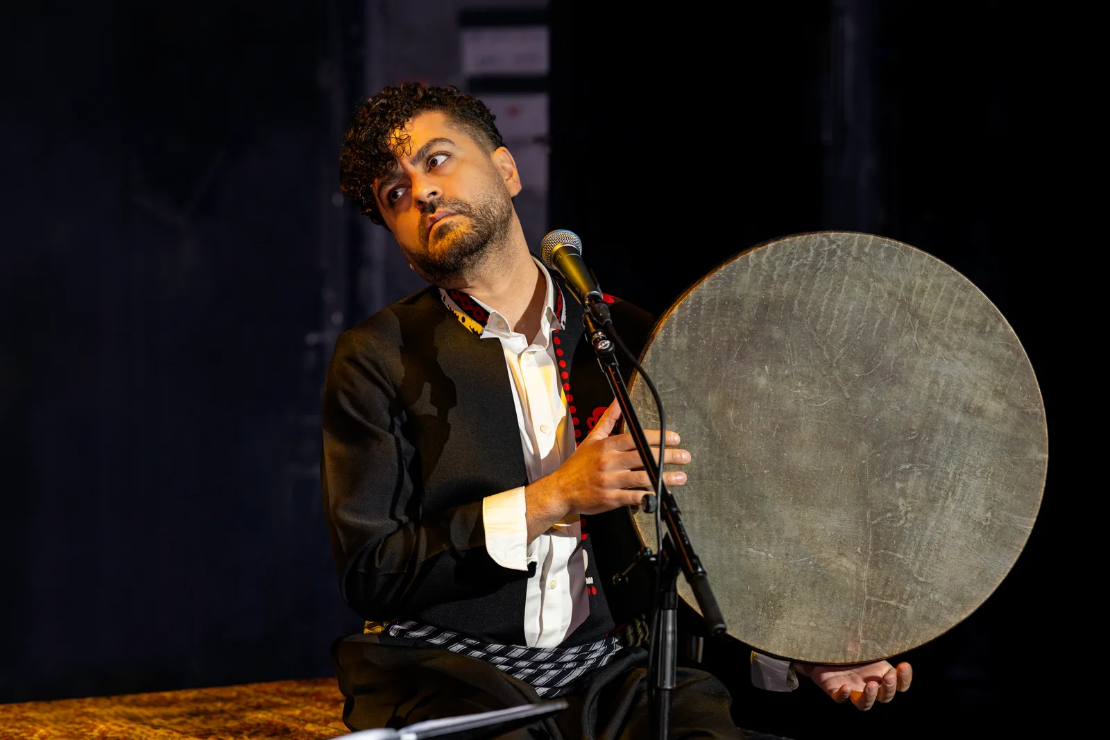 Fardin Abbasi performing with a daf.