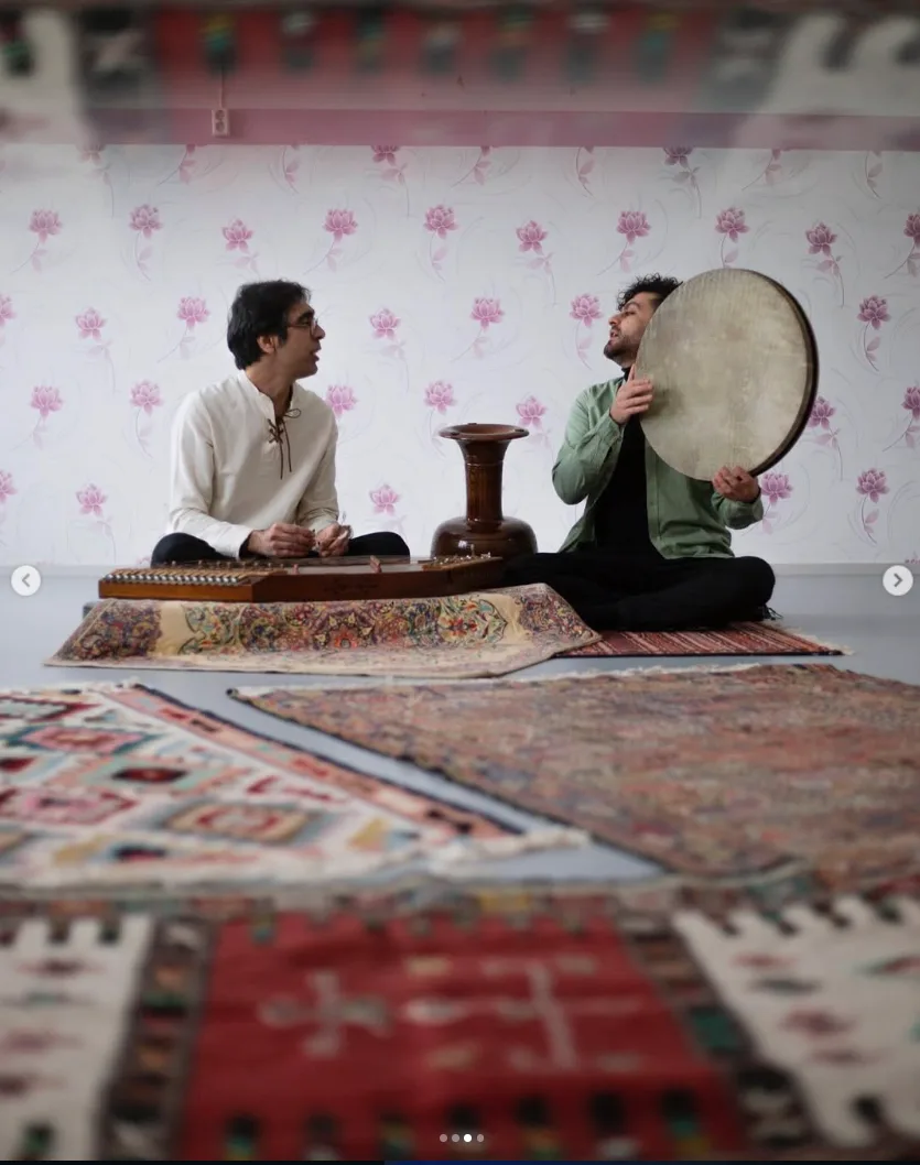 Farshad Sanati performing alongside a daf player.