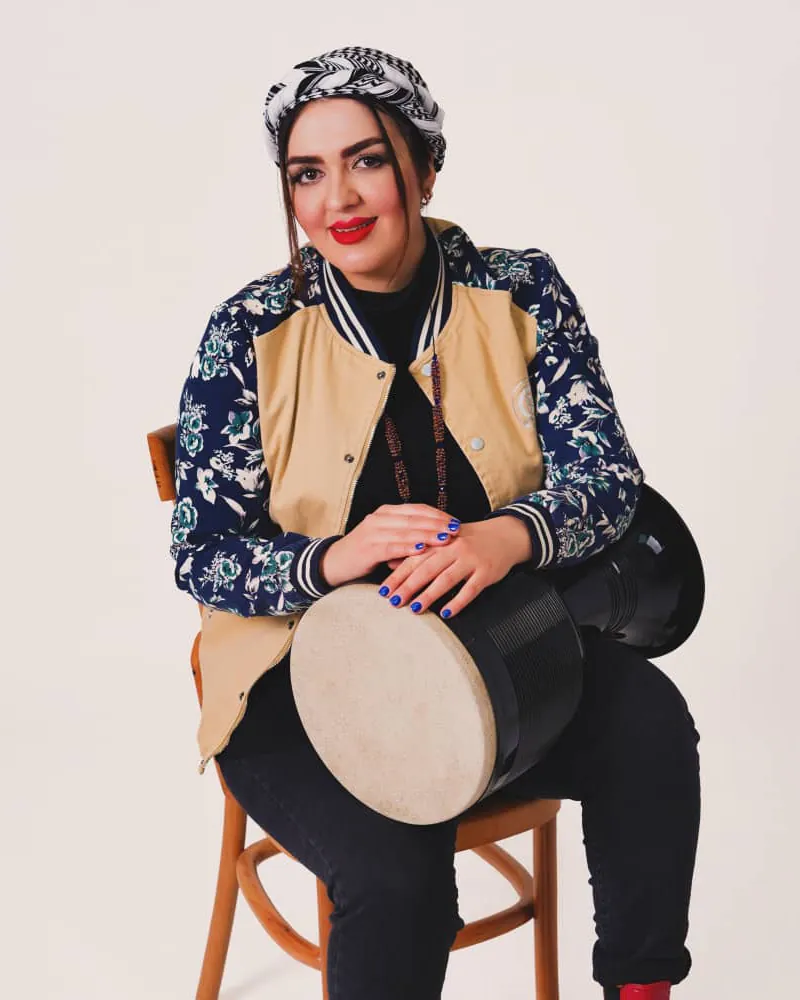 Leila Azimi seated with a Tonbak.